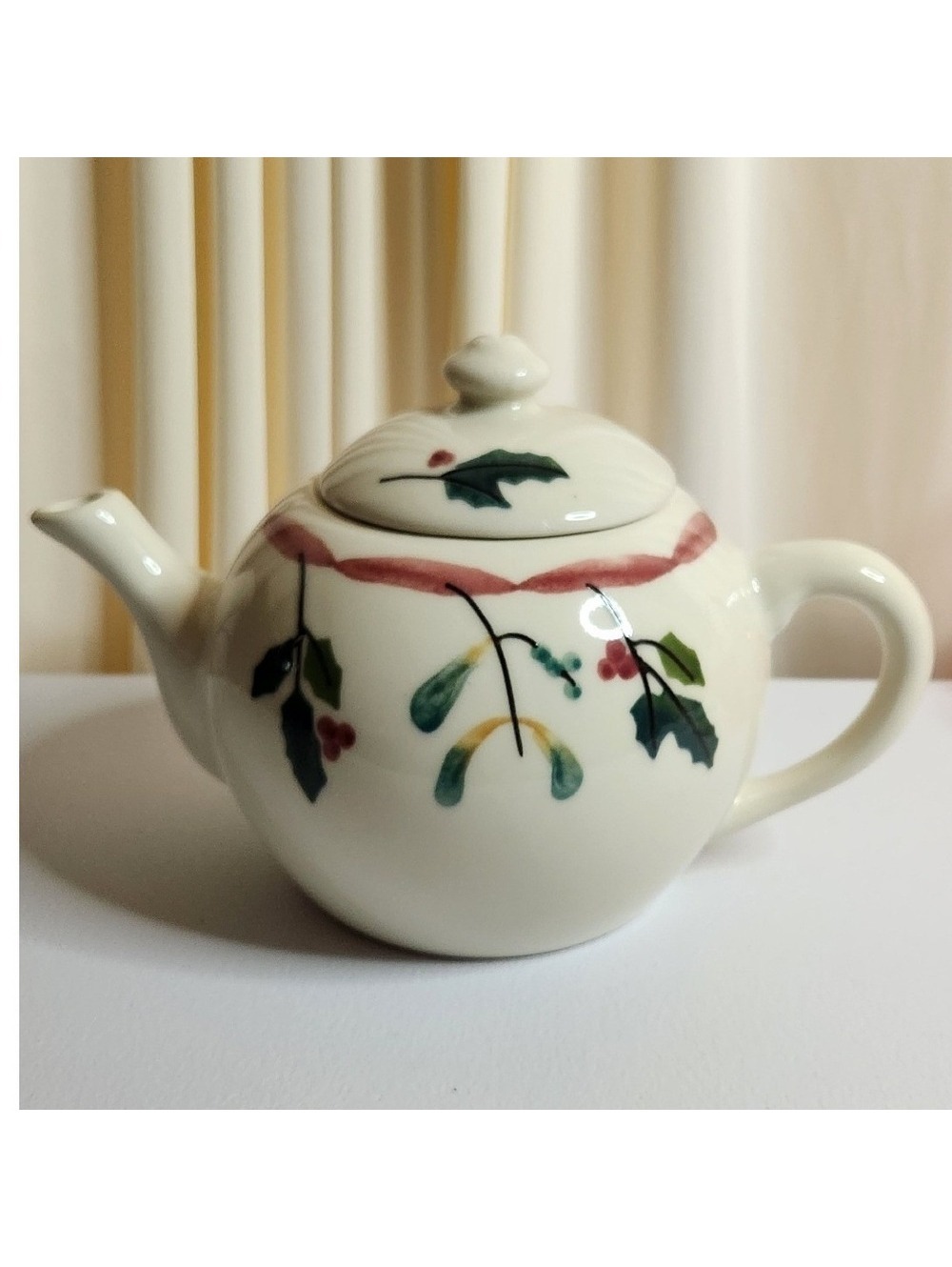 Hartstone Pottery Christmas Garland Teapot